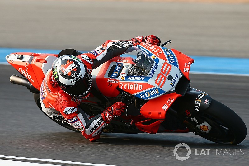 Lorenzo belum nyaman dengan Ducati GP18