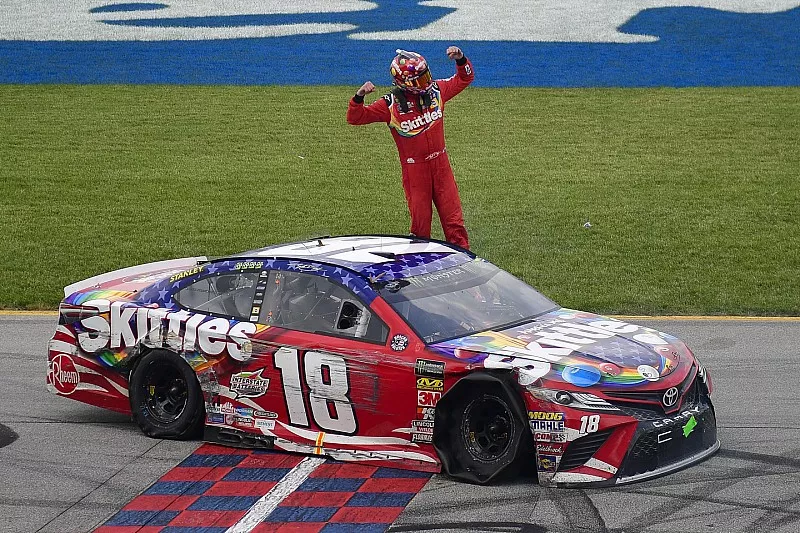 Race winner Kyle Busch, Joe Gibbs Racing, Toyota Camry Skittles Red White & Blue