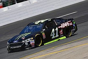 Kurt Busch regola Truex Jr. e conquista la pole al New Hampshire Motor Speedway