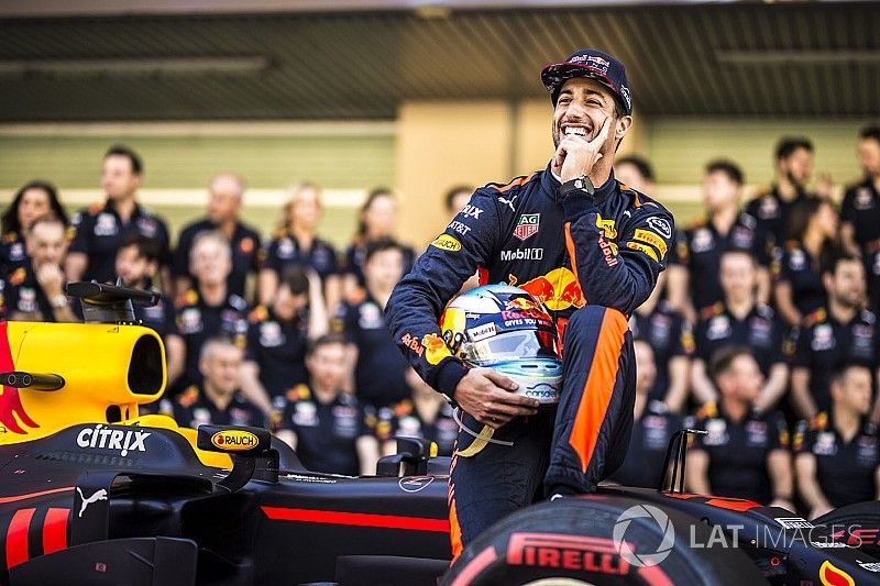 Daniel Ricciardo, Red Bull Racing en la foto del equipo Red Bull Racing