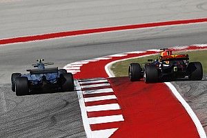 Pour Verstappen, la solution est simple : "De l'herbe ou du gravier"