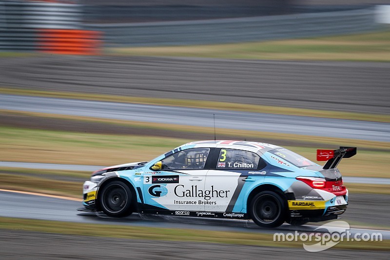 Tom Chilton domina la Opening Race sotto al diluvio, scintille Honda-Volvo