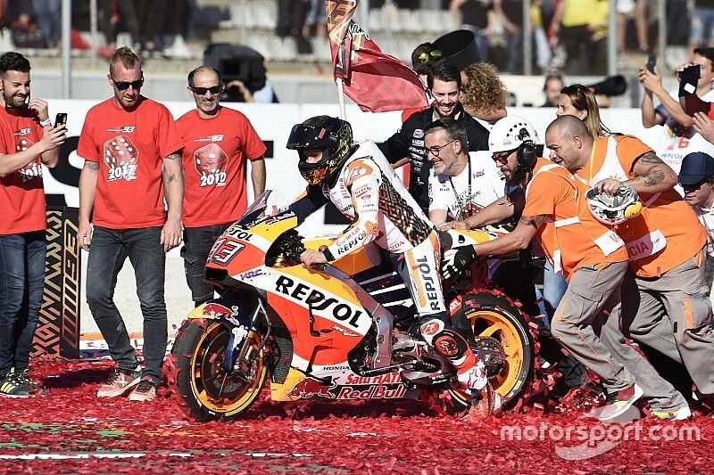 Galería: las ocho celebraciones de los títulos de Marc Márquez