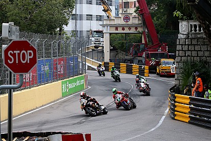 Motorrad in Macao: Rennabbruch nach schwerem Unfall