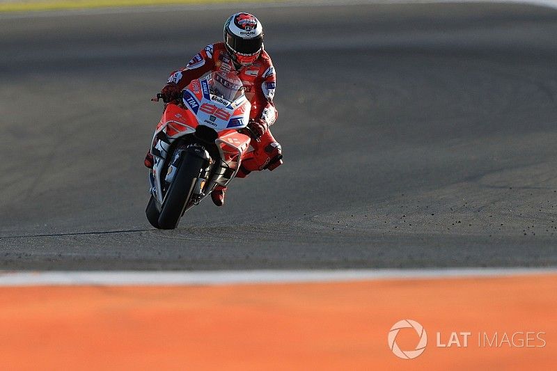 Lorenzo: “Vamos con retraso respecto a las demás marcas”