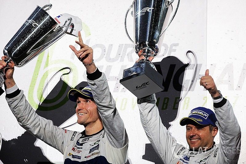 Podio GTE Pro: i vincitori Andy Priaulx, Harry Tincknell, Ford Chip Ganassi Racing