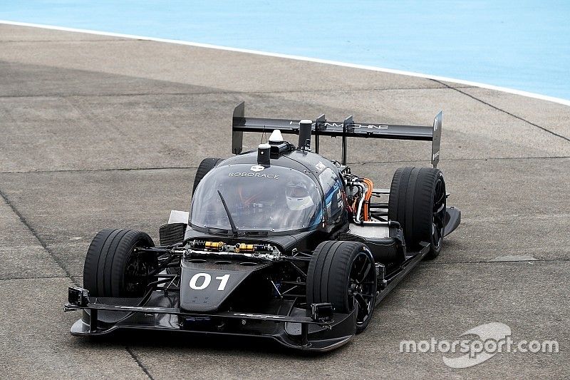 Roborace cumpre trajeto em Goodwood