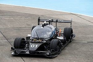 Roborace cumpre trajeto em Goodwood