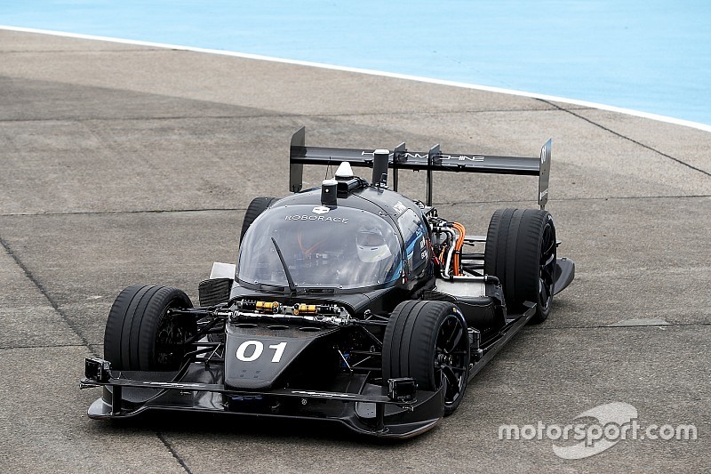 Roborace cumpre trajeto em Goodwood