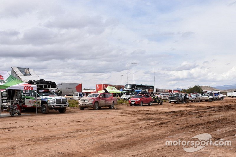 Las lluvias vuelven a castigar al Dakar