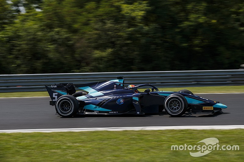 Albon piega Ghiotto e conquista la vittoria nella Spint Race dell'Hungaroring