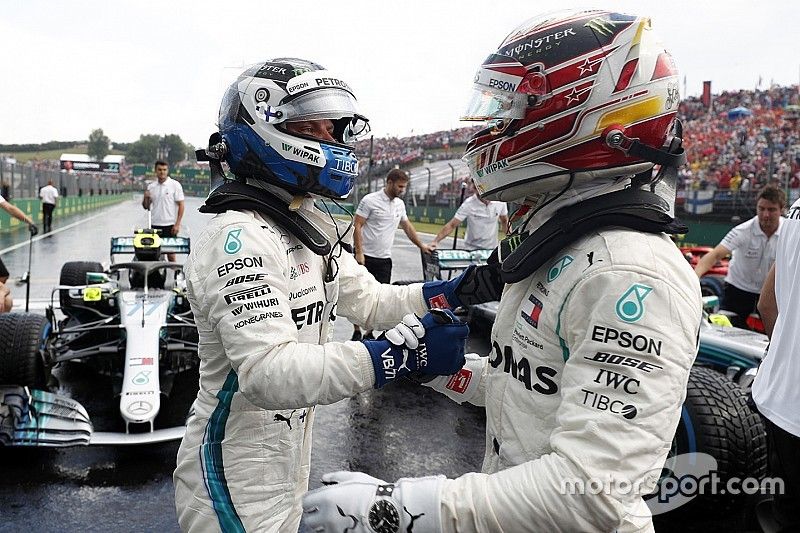 Pole sitter Lewis Hamilton, Mercedes AMG F1, second place Valtteri Bottas, Mercedes AMG F1