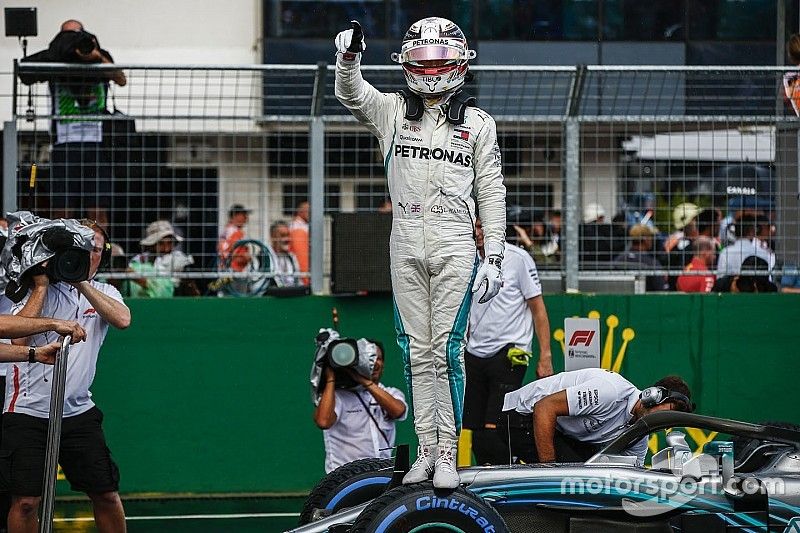 Hamilton logró la pole bajo la lluvia en Hungría