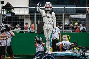 Hamilton logró la pole bajo la lluvia en Hungría