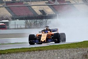 Tes Barcelona: Alonso sendirian memimpin di trek tak ideal