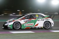 Spettacolare pole position di Guerrieri in Qatar, Michelisz solo 11°