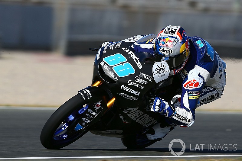 Bagnaia en Moto2 y Martín en Moto3, los más rápidos del primer día en Jerez