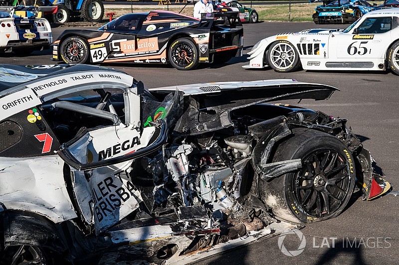 Video: che botti alla 12 Ore di Bathurst!