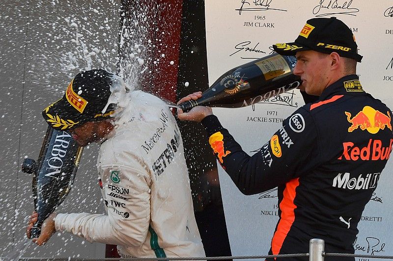 Mercedes sprak in 2017 met Verstappen: “Interesse maar geen concreet aanbod”
