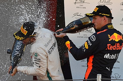 Mercedes sprak in 2017 met Verstappen: “Interesse maar geen concreet aanbod”