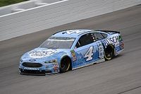 Harvick abre con el mejor tiempo en Kansas y Suárez en sexto