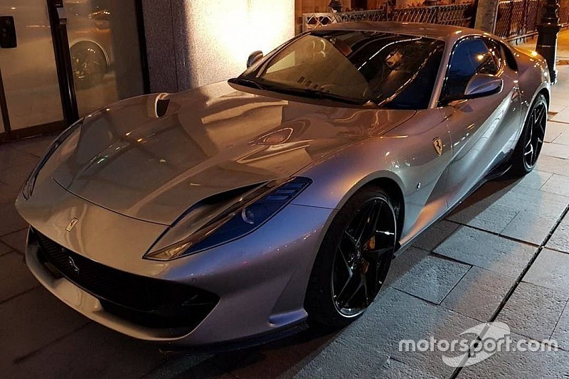 Ferrari відкликала дорожні машини через ризик загоряння і дефекту дверей