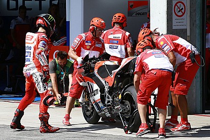 Lorenzo: "Flag-to-flag pericoloso. La MotoGP non è la F.1"