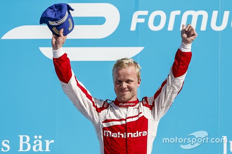 Formule E Berlijn: Rosenqvist wint eerste race voor Mahindra