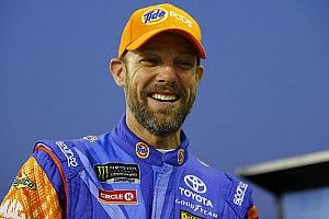 Matt Kenseth shows off his comedic skills in Talladega press conference