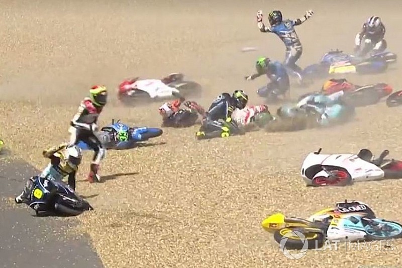 GALERI: Kecelakaan massal di Moto3 Le Mans 2017