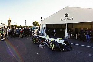 Premiere: Fahrerloses Roborace-Auto erstmals auf der Rennstrecke