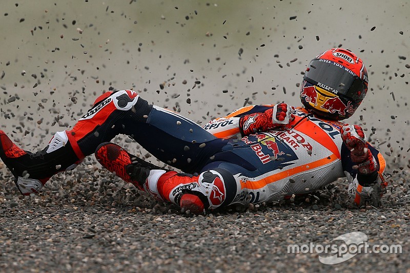 Detail: Alle foto's van de crash van Marc Marquez