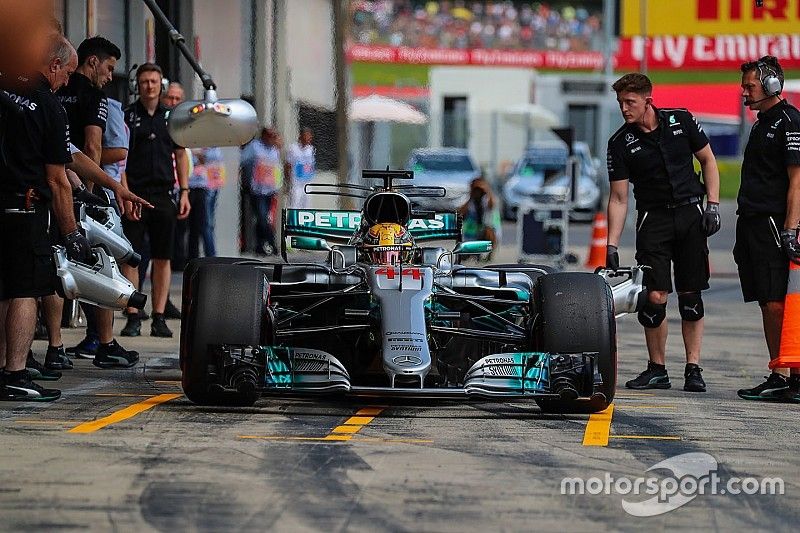 Getriebewechsel: Mercedes-Pilot Lewis Hamilton vor Startplatz-Strafe