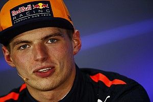 RESMI: Verstappen bertahan di Red Bull hingga 2020