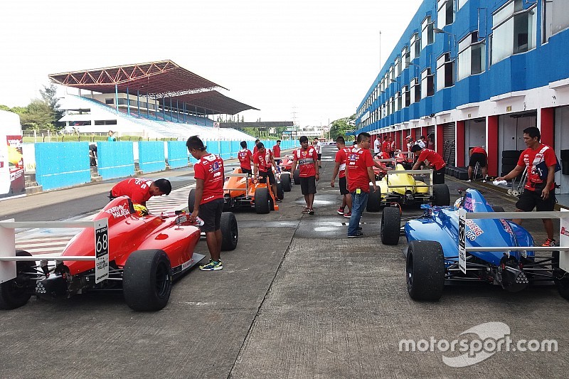 Video: F4/SEA mulai meluncur di Sirkuit Sentul