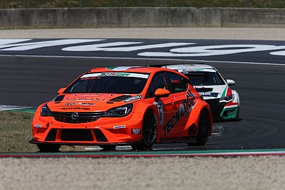 Mugello, Gara 1: prima vittoria stagionale per Kevin Giacon