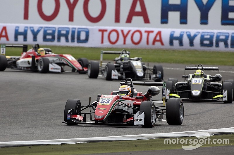 Silverstone F3: Ilott, Erikkson ve Norris kazandılar
