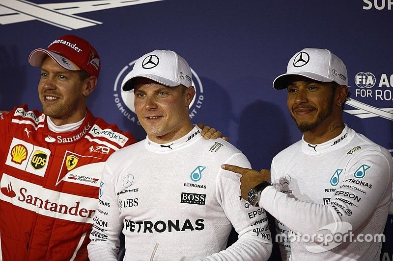 Bottas behaalt eerste pole in Formule 1, zesde startplek Verstappen