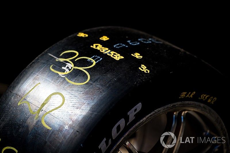 Debris blamed for Supercars tyre failures