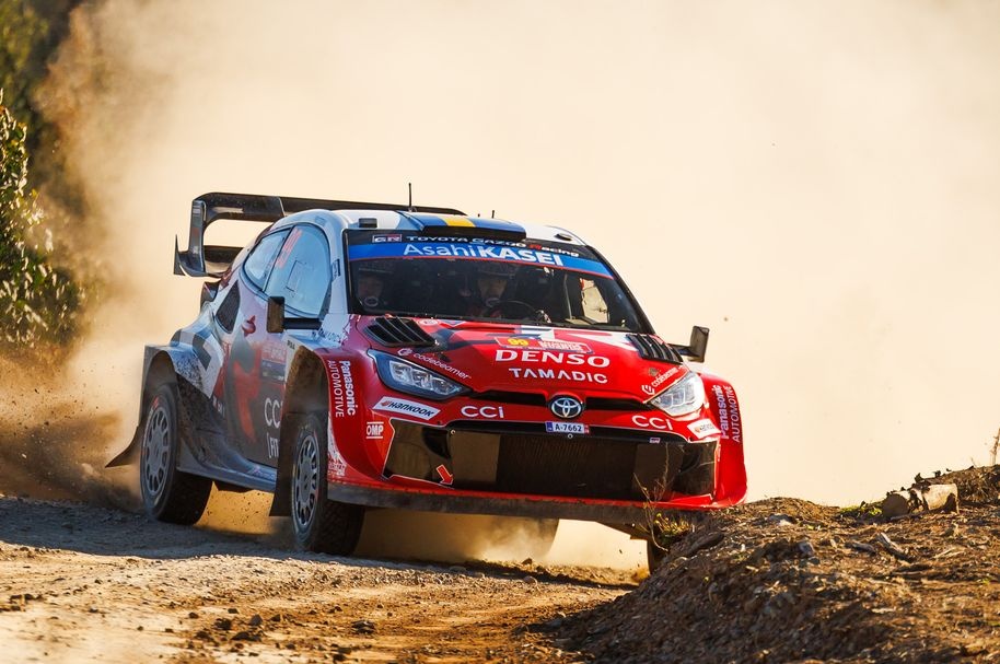 Oliver Solberg takes early lead at Rally Italy with Evans in third