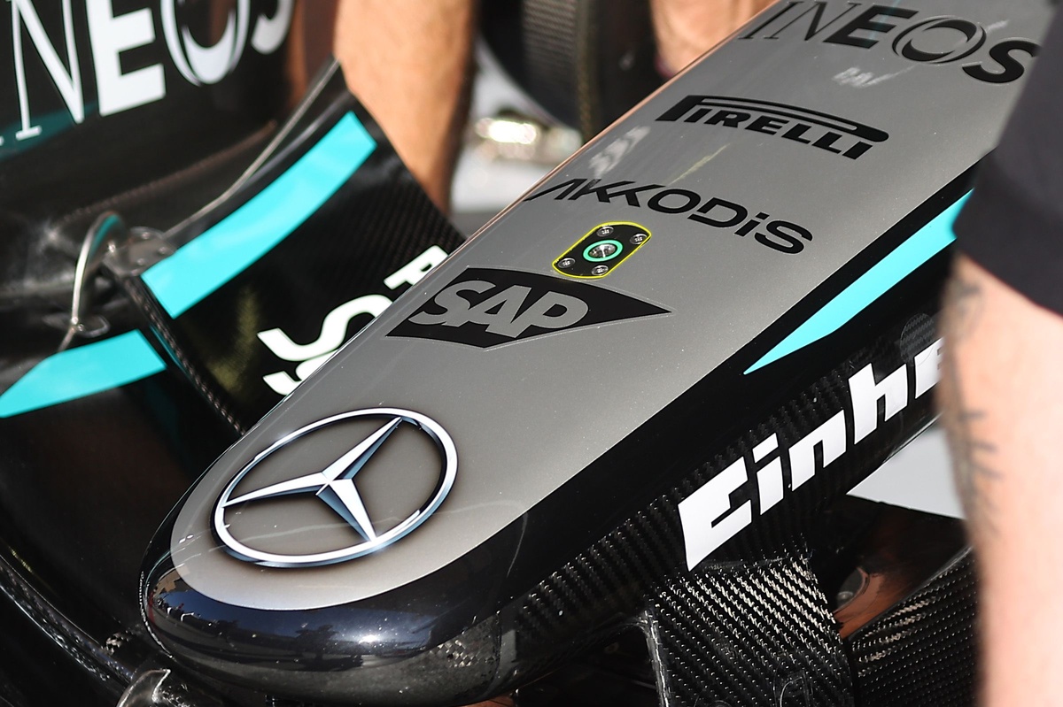 Un orificio en el morro crea una nueva forma de ajustar el alerón delantero