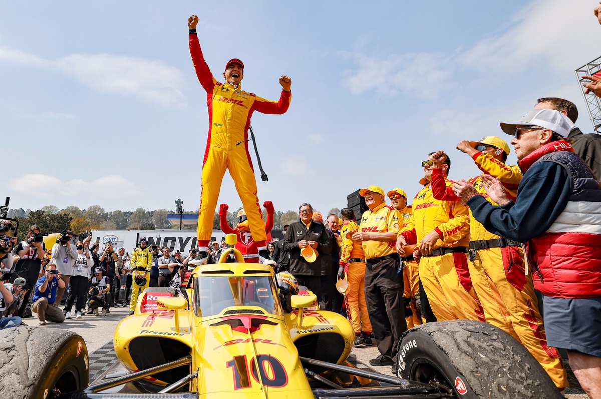 Alex Palou dominates again with 13-second IndyCar win, closes on points lead