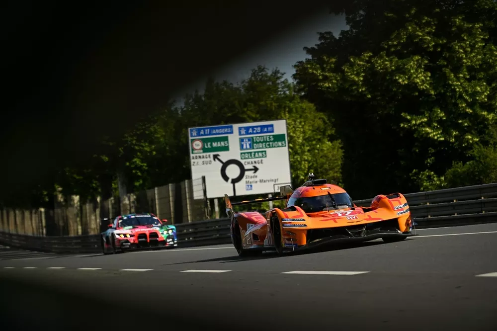 #17 Genesis Magma Racing Genesis GMR-001-Hypercar: Andre Lotterer, Pipo Derani, Mathys Jaubert