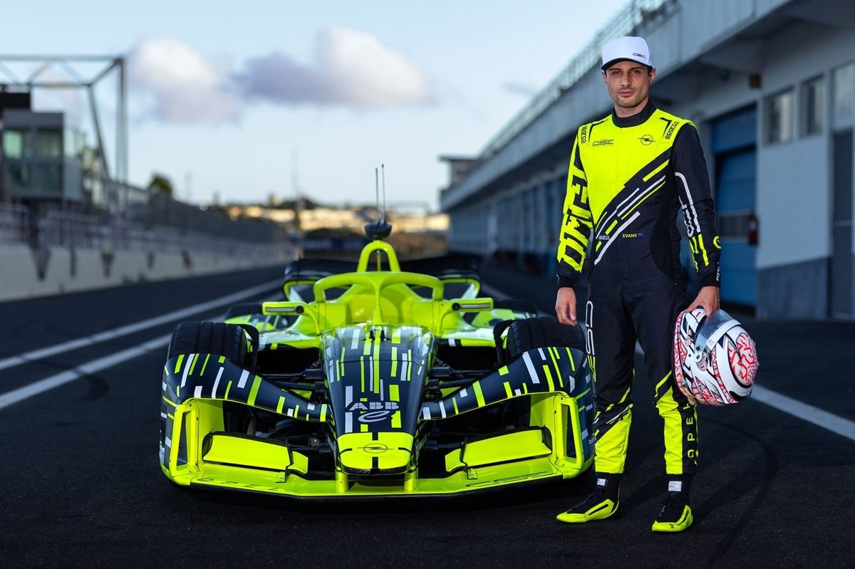 Opel completes Formula E line-up with Evans signing