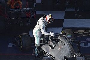 In beeld: Waarom Hamilton geen vuist kon maken in de GP van Australië