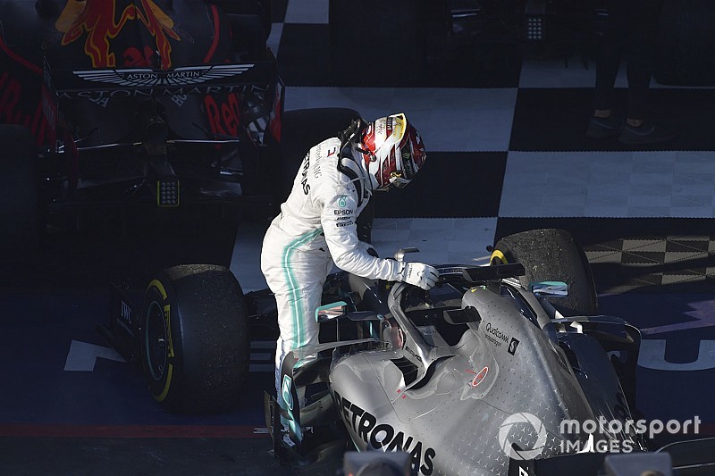 In beeld: Waarom Hamilton geen vuist kon maken in de GP van Australië
