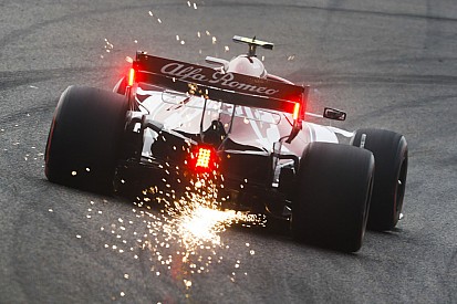 Kínai Nagydíj: látványos képek a második F1-es szabadedzésről - Ferrari, Mercedes, Red Bull...