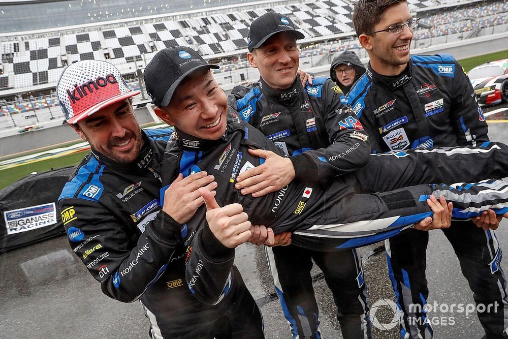 #10 Wayne Taylor Racing Cadillac DPi: Renger Van Der Zande, Jordan Taylor, Fernando Alonso, Kamui Kobayashi, victory celebration