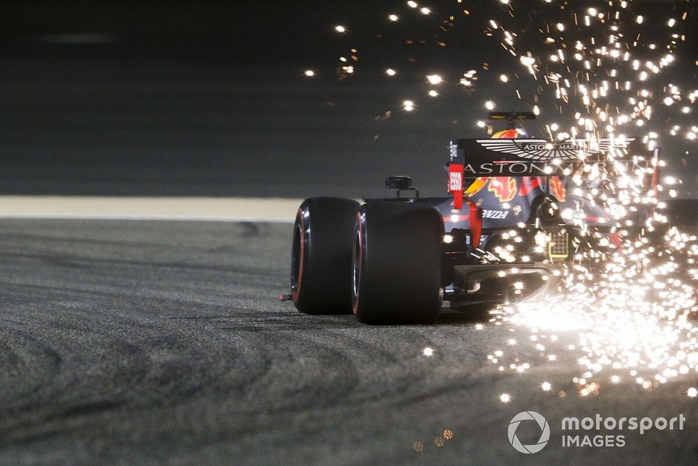 Vonken bij Max Verstappen, Red Bull Racing RB15