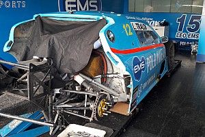 Acidente nos boxes paralisa treino livre da Stock Car no Velopark